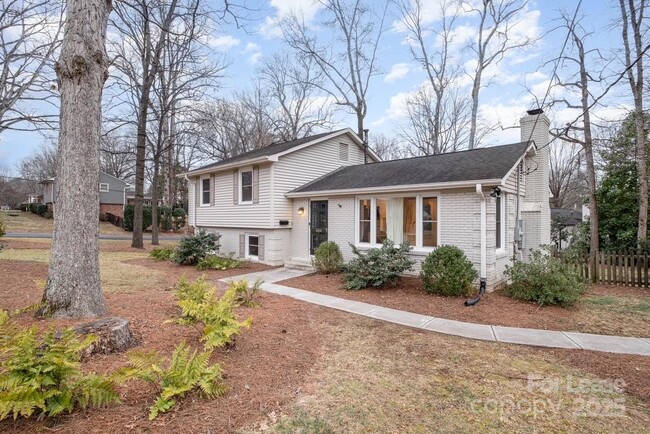 4014 Sulkirk Rd in Charlotte, NC - Building Photo - Building Photo