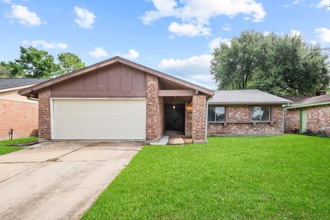 13910 New Village Ln in Sugar Land, TX - Building Photo - Building Photo