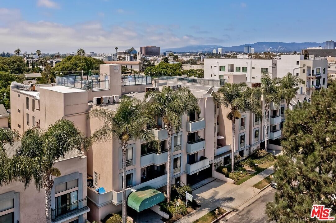 2491 Purdue Ave in Los Angeles, CA - Foto de edificio