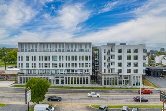 Luna Apartments in Nashville, TN - Building Photo - Building Photo