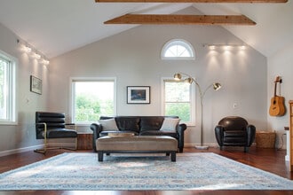 18 Sandy Beach Rd in Freeport, ME - Foto de edificio - Building Photo