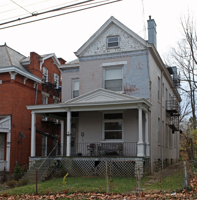 3215 W 8th St in Cincinnati, OH - Foto de edificio - Building Photo