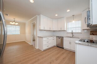 10306 Bob White Dr in Houston, TX - Building Photo