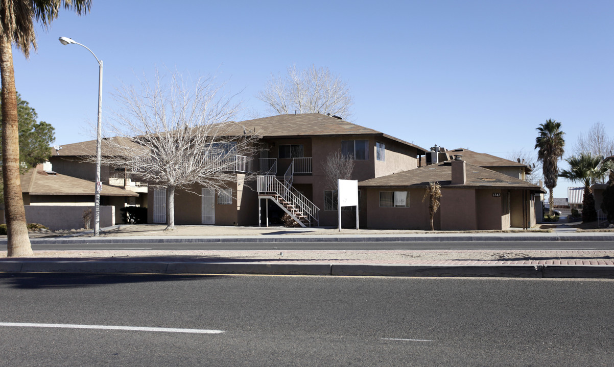 1371 Barstow Rd in Barstow, CA - Foto de edificio