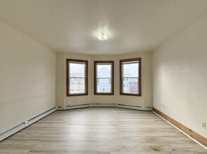 214 Blake St in Lewiston, ME - Building Photo - Building Photo