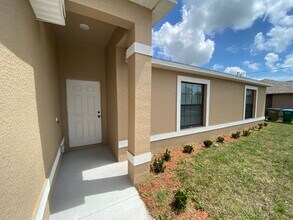 29 SE 15th Ave in Cape Coral, FL - Building Photo - Building Photo
