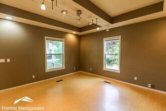 919 Leavenworth St in Manhattan, KS - Building Photo - Building Photo