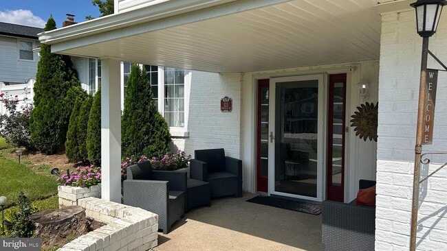 property at 121 Kingfield Rd