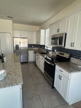 8010 NW Greenbank Cir in Port St. Lucie, FL - Foto de edificio - Building Photo