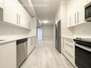 29 Creekstone Dr SW in Calgary, AB - Building Photo - Building Photo