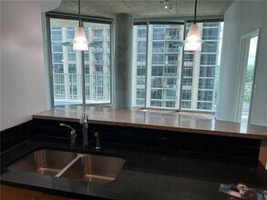 361 17th St NW in Atlanta, GA - Foto de edificio - Building Photo