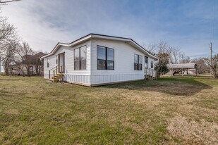 701 S Main St in Venus, TX - Building Photo