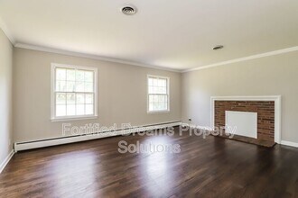 1101 Surry Dr in Greensboro, NC - Building Photo - Building Photo