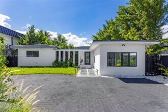 8220 Hawthorne Ave in Miami Beach, FL - Building Photo - Building Photo