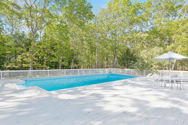 108 Merchants Path in Southampton, NY - Building Photo - Building Photo