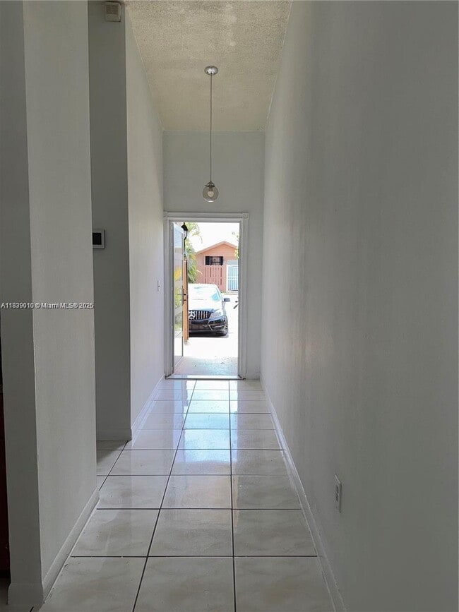 6713 NW 188th Terrace in Hialeah, FL - Building Photo - Building Photo