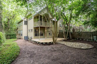 66 Lakeridge Ct in The Woodlands, TX - Building Photo - Building Photo