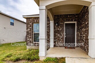 720 Red Barn Bnd in New Braunfels, TX - Building Photo - Building Photo