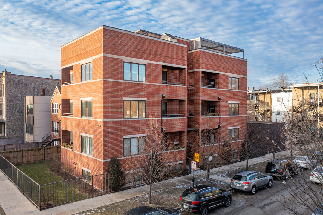 2505 W Potomac Ave in Chicago, IL - Building Photo