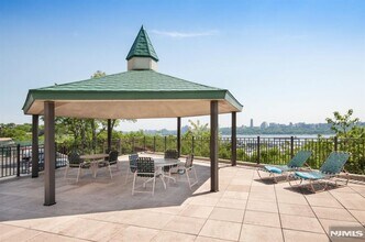 250 Gorge Rd in Cliffside Park, NJ - Building Photo - Building Photo