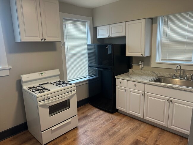 4916 Winona Ave, Unit 2 West