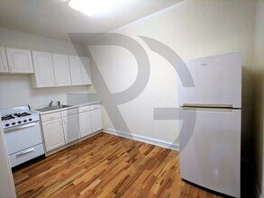 546 W Wellington Ave, Unit 540-203 in Chicago, IL - Building Photo - Building Photo
