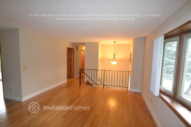 7897 Kingsview Ln N in Maple Grove, MN - Foto de edificio - Building Photo