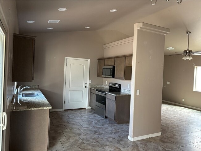 3645 N Lomita St in Kingman, AZ - Building Photo - Building Photo