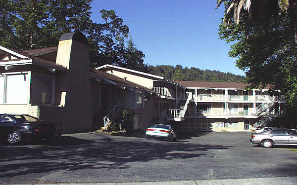 1135-1137 Sir Francis Drake Blvd in Kentfield, CA - Building Photo - Building Photo