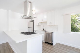 1235 N Ogden Dr in West Hollywood, CA - Building Photo - Building Photo