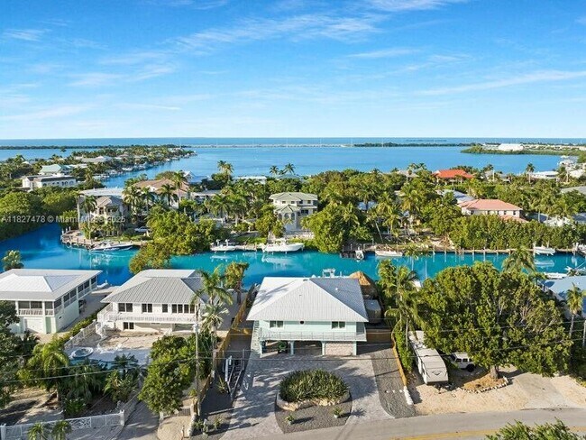 232 W Seaview Dr in Duck Key, FL - Building Photo - Building Photo