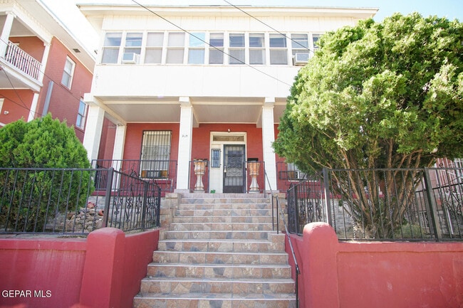 property at 219 W Rio Grande Ave