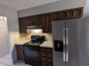 5108 E Looman St in Wichita, KS - Building Photo - Building Photo