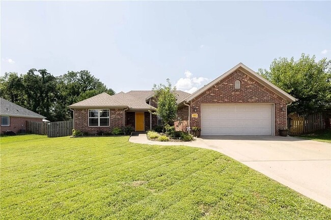 421 Coopers Wy in Centerton, AR - Building Photo - Building Photo