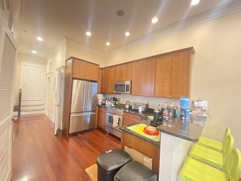 253 E St in Boston, MA - Building Photo