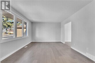 717 Millbank Dr in London, ON - Building Photo - Building Photo