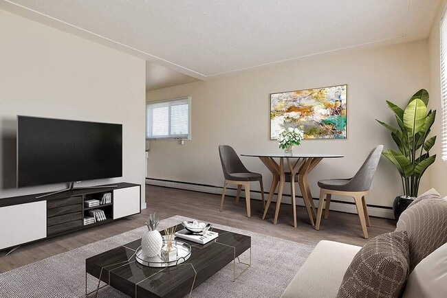 Chelsey Manor in Edmonton, AB - Building Photo - Building Photo