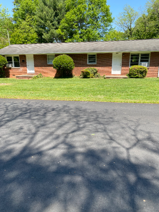 1543 18th Ave Pl NE in Hickory, NC - Building Photo