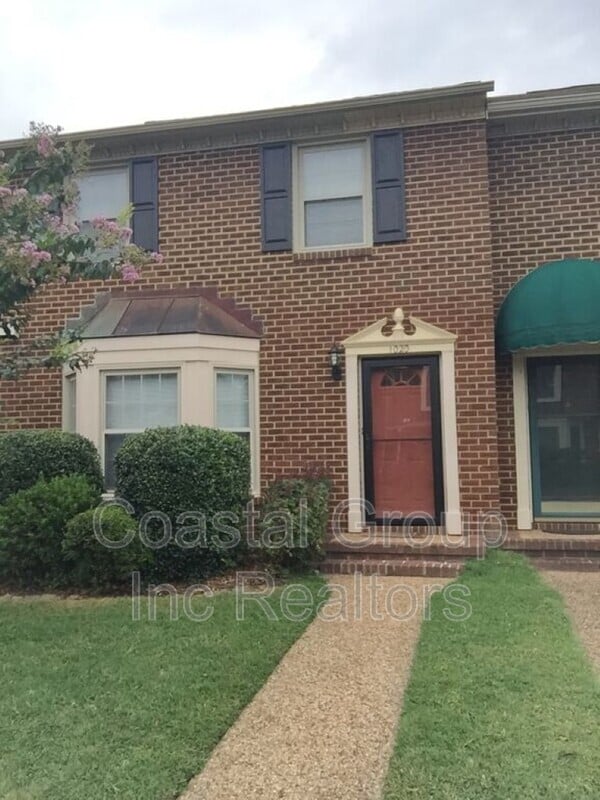 property at 1020 Colonial Meadows Way