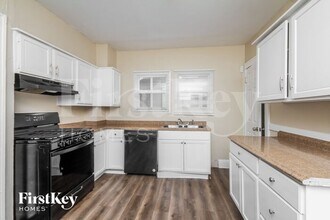 1018 Palmer Pl in Waukegan, IL - Building Photo - Building Photo