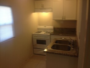 2901 E Olive Ave in Fresno, CA - Building Photo - Building Photo