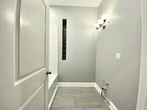 908 W Montrose Ave, Unit 1 in Chicago, IL - Building Photo - Building Photo