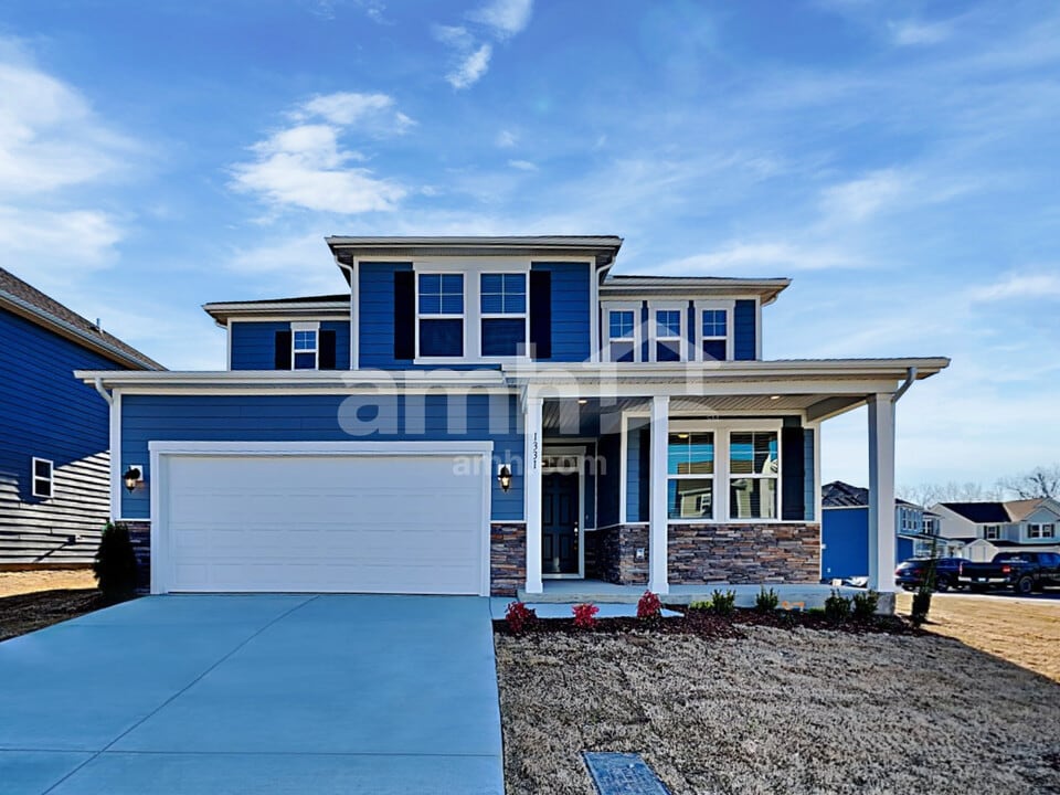 1331 Lomond Dr in Nashville, TN - Foto de edificio