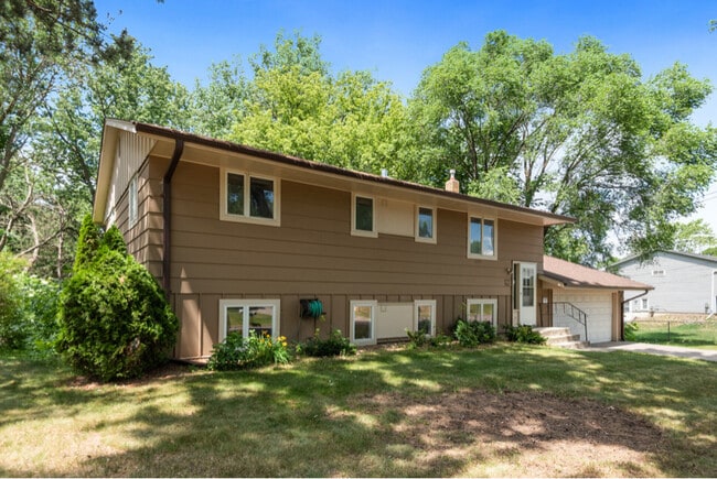 property at 968 Gershwin Ave N