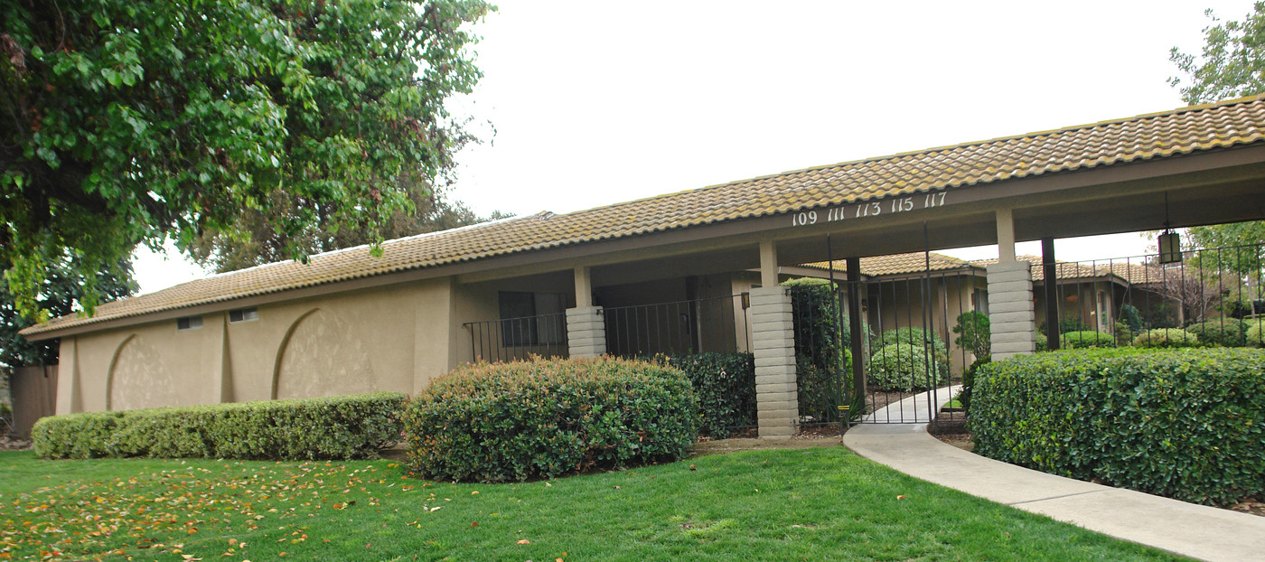 109 N Cambridge Ave in Claremont, CA - Foto de edificio