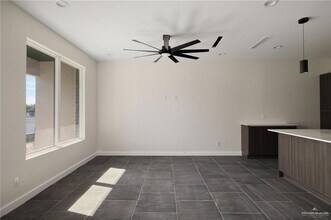 914 Bicentennial Blvd in McAllen, TX - Building Photo - Building Photo