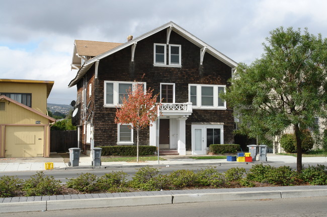 973 Huntington Ave in San Bruno, CA - Building Photo - Building Photo