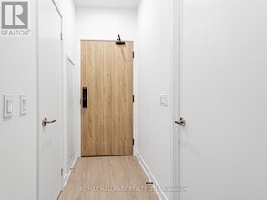 1 Fairview Rd E in Mississauga, ON - Building Photo - Building Photo