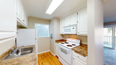 551 Alameda del Prado in Novato, CA - Building Photo - Building Photo