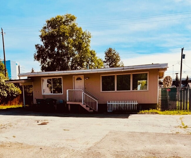 3005 Eureka St